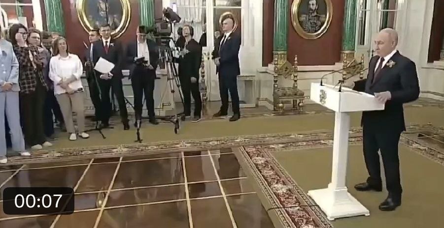 🚨 震惊世界的突发新闻

弗拉基米尔·普京刚刚宣布，乌克兰的战争即将结束。在特朗普总统取得巨大成功后，他实现了大规模的囚犯交换和暂时停火，普京明确表示:“我相信乌克兰的冲突正在走向结束。”

特朗普已经宣布，一旦与伊朗的协议达成，他将立即恢复终止战争的最终谈判。

2026 年 9 月 7 日 22: ​