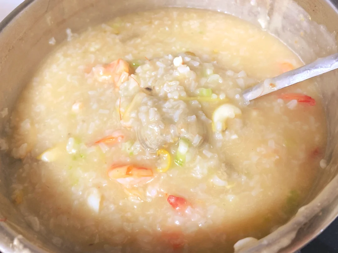 无限续🥣碗的海鲜粥