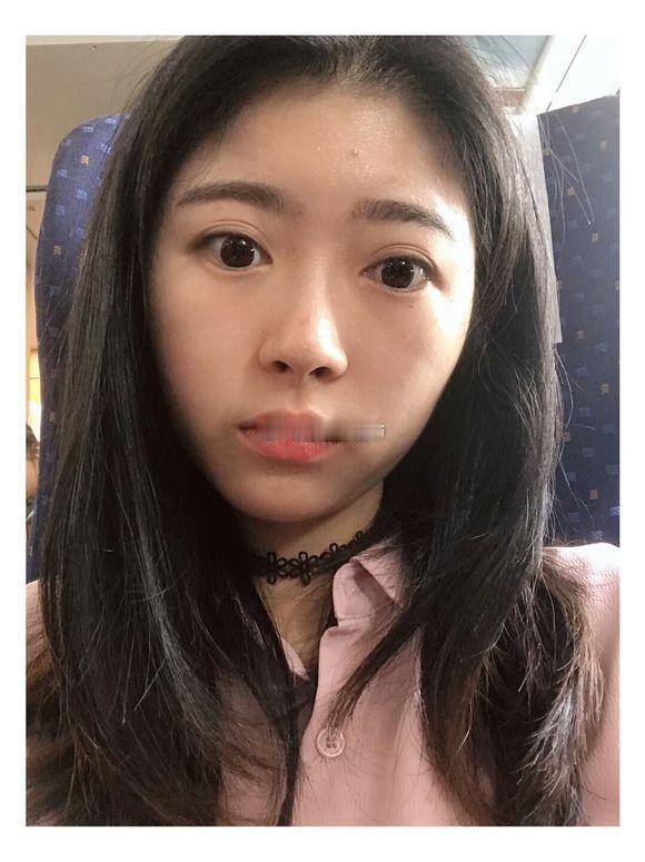 眼睛凸出又称金鱼眼，这种眼相的人很健谈，对任何情报都敏感，观察力很强，很细心，且有看穿对方心事的第六感，但没常性耐力差，容易对身边的事产生厌恶。多层眼皮，桃花运开运时间比别人早很多，属于早恋的范畴；而且持续的时间也和别人有所不同，桃花运能够一直维持到中年以后，所以个人的桃花运是很好的。你的鼻头尖，鼻孔外露，一生财帛不定、易聚易散，有漏财现象，嘴唇轮廓明显，为重视情义之人，行事循规蹈矩，待人处事谨守本分，讲求实力及原则，有些保守不易变通手相面相算命[超话] 情感