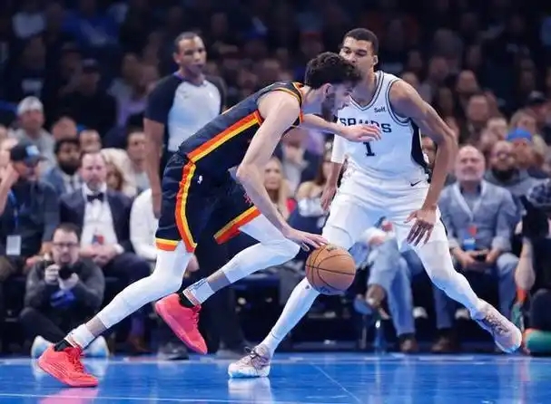 丹尼·格林在《NBA Today》节目中谈切特：

“切特敢不敢硬刚文班亚马？”

“他不站出来，雷霆永远赢不了马刺。”

现在许多人把雷霆上赛季西部决赛输球的原因“送给”切特，因为他面对文班亚马的时候太胆怯了。

作为雷霆防守的中流砥柱，切特不仅防不住文班亚马，更是不敢正面攻击文班亚马。

切特在