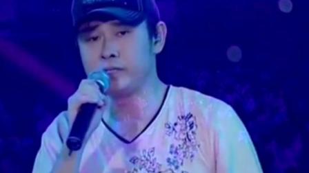 刀郎“山歌万里”线上音乐会第一站在瑞金开唱，开播仅仅十分钟，直播间就涌进了将近五百万观众。
 
不少喜欢刀郎的听众，早早就在手机页面等着开播，有的人甚至提前把直播提醒设置了两遍，生怕错过开场的瞬间。这次音乐会选址瑞金，是有特别的用意，当地长久流传着丰富鲜活的山歌素材，正好和这次项目想要挖掘民间曲调的