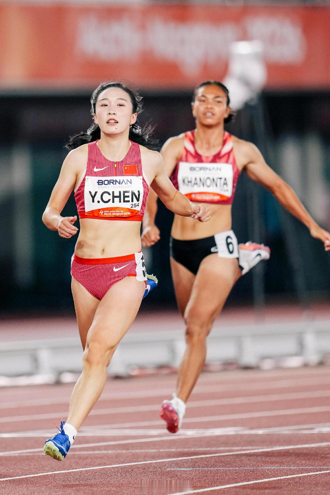 #陈妤颉再添1金#风吹过她马尾的时候，中国短跑的下一页，正被一双跑鞋轻轻踩实，世界会等追风的人长大。#小孩姐陈妤颉又破纪录了# ​