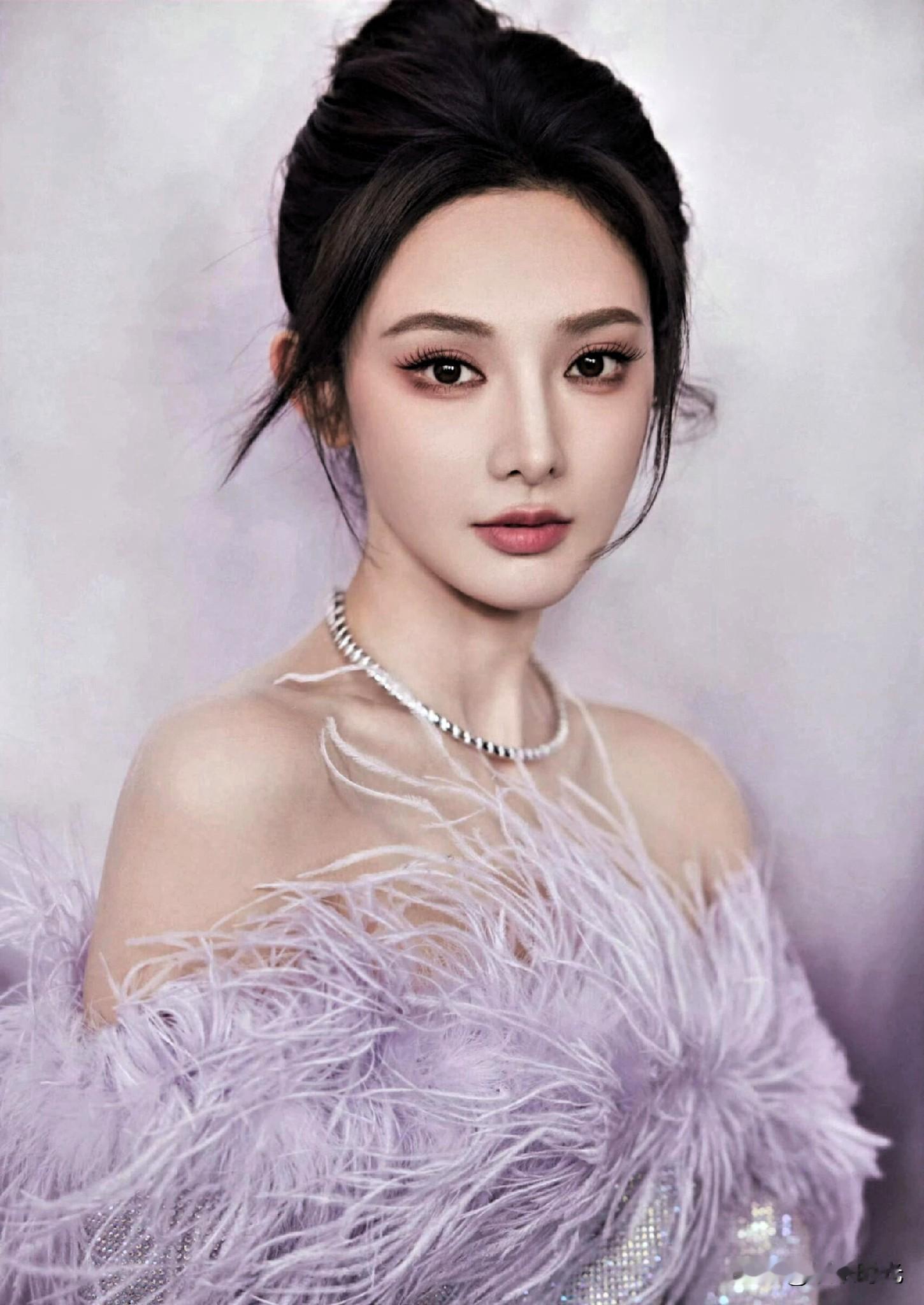 彭小苒新写真绝了！美到窒息 彭小苒今日释出的新写真直接冲上热搜榜，这组...