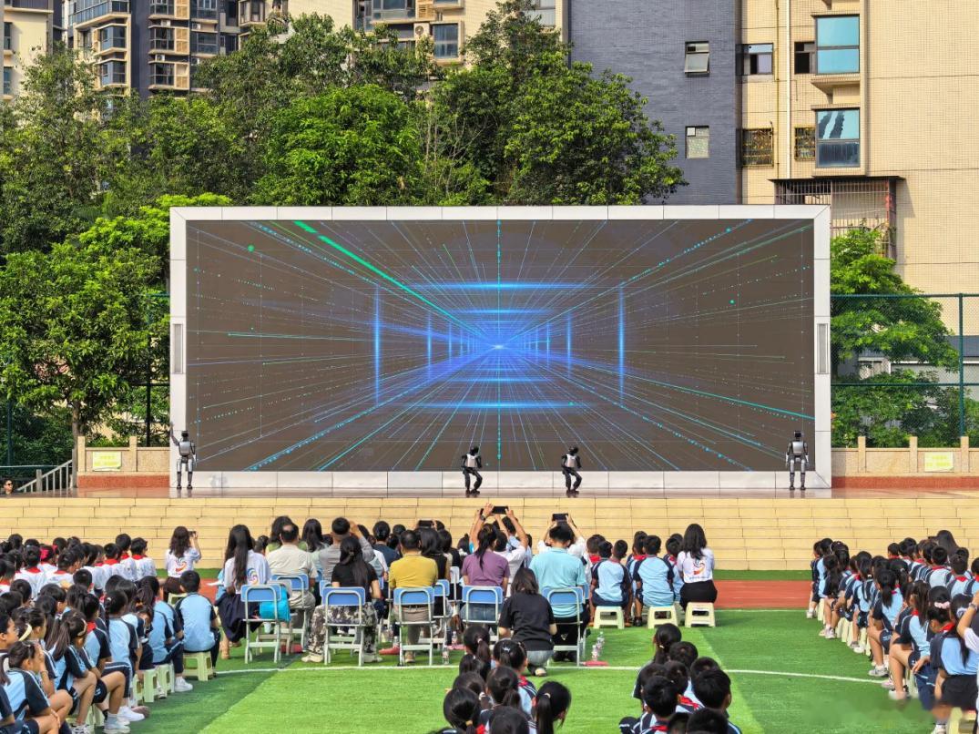 #下周上5休1再上1# 【青秀区举办2026年全国科普月绿城科普大行动青秀区主场活动暨“青苗计划”人工智能科普荟】#青秀教育进行时# 
9月11日，2026年全国科普月绿城科普大行动青秀区主场活动暨“青苗计划”人工智能科普荟在南宁市桂雅路小学桂花校区举办，此次活动由青秀区科协、青秀区教育局和青秀区科 ​