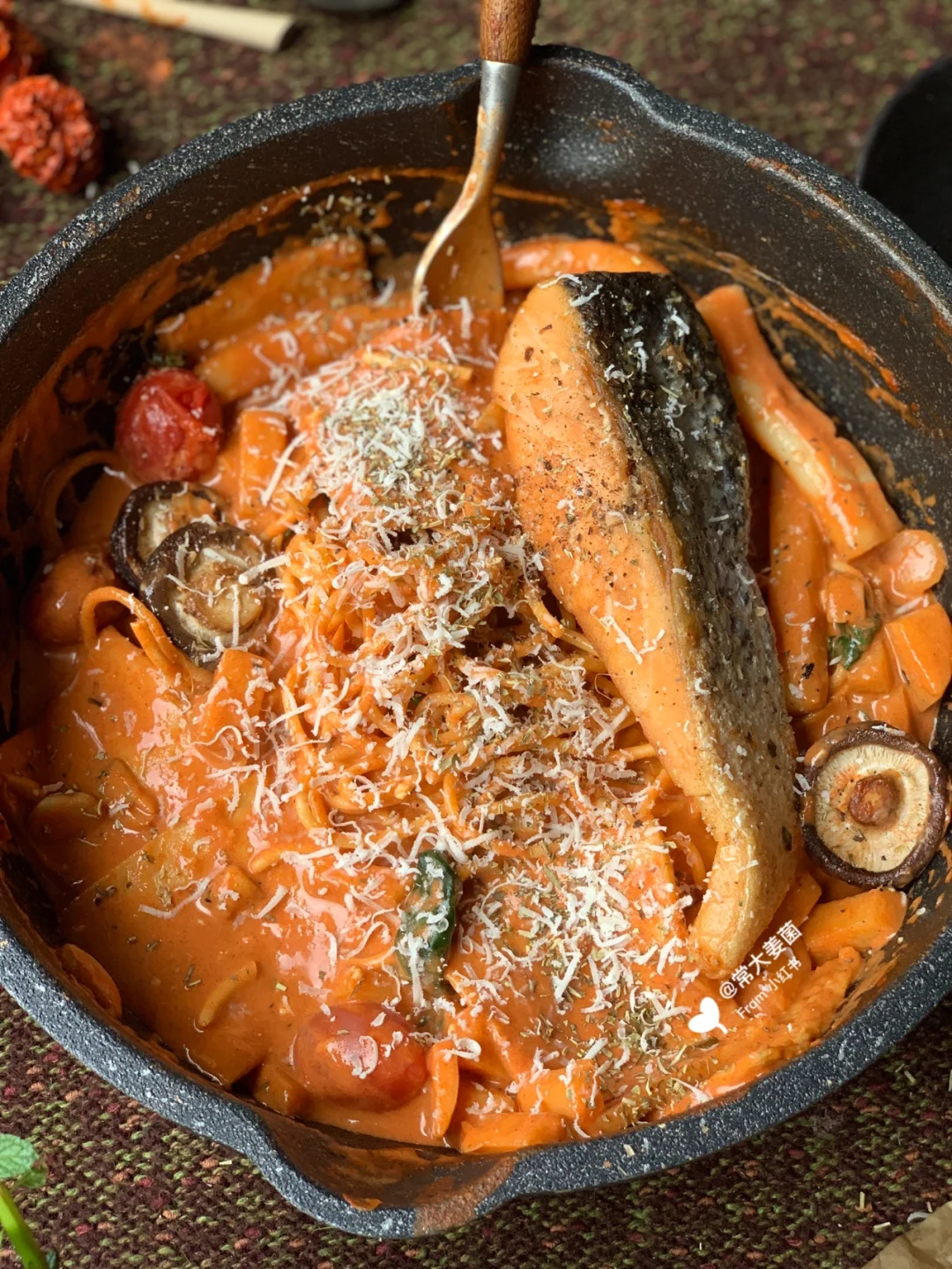 贼浓郁啊啊！～～🧀🍝韩式奶酪浓汤三文鱼意面