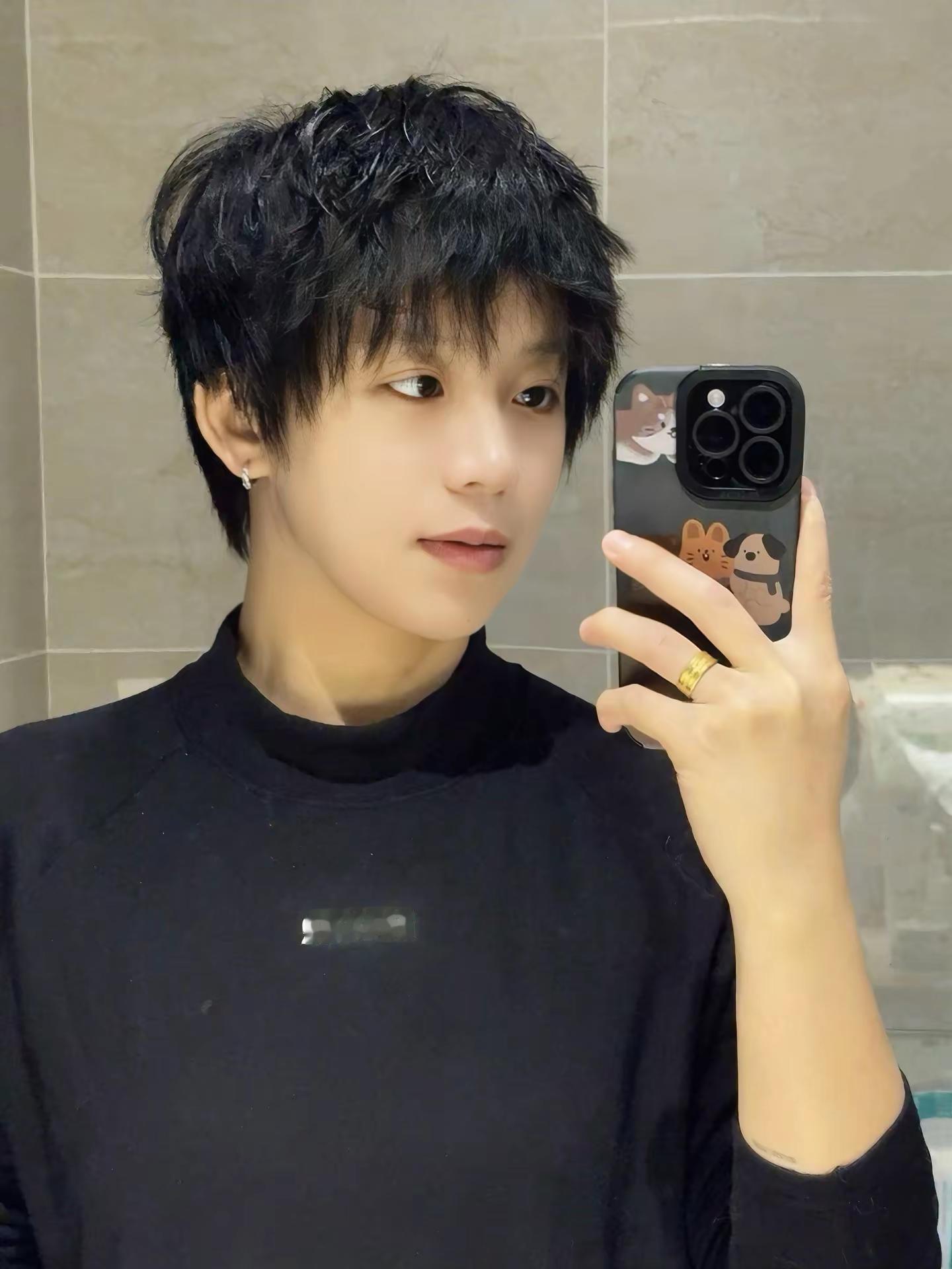 当下社会两性矛盾的根源 男性希望继续像他们的父亲一样生活而女性已经不愿...