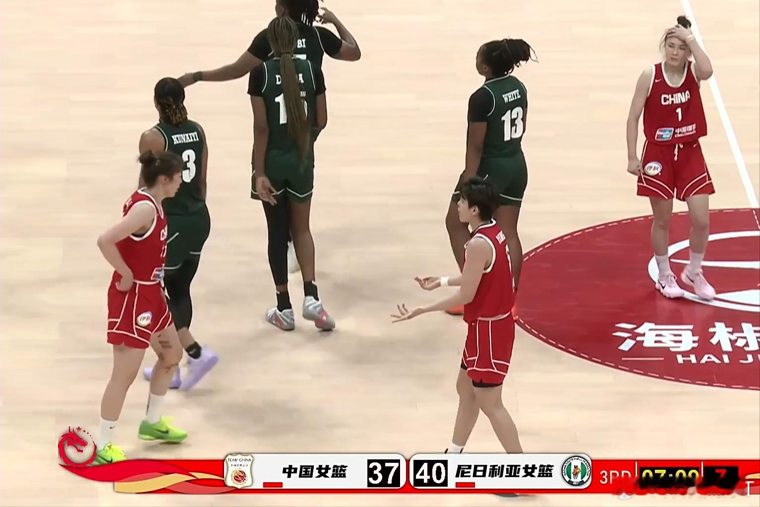 中国女篮：张子宇23+13迎连胜，两首发5中0，王思雨10中9中国女篮...