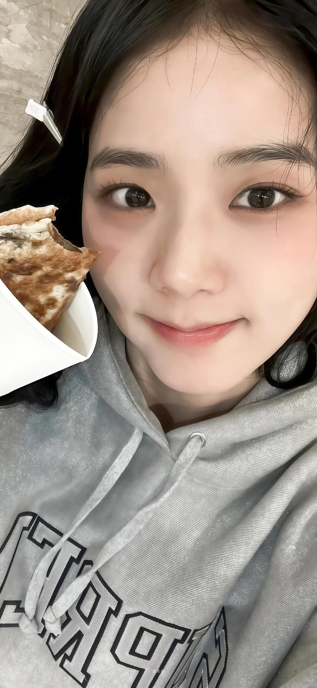 jisoo壁纸👗👗👗 ​​​🌟
#女生头像##头像# ​