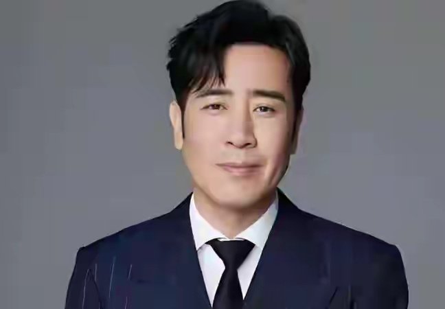 金鹰奖彻底变天！于和伟杨紫封帝封后，流量时代正式落幕

第33届中国电视金鹰奖获奖名单正式揭晓，本届评选大刀阔斧改革，彻底告别此前流量主导的旧格局，回归作品与表演的专业导向 ​