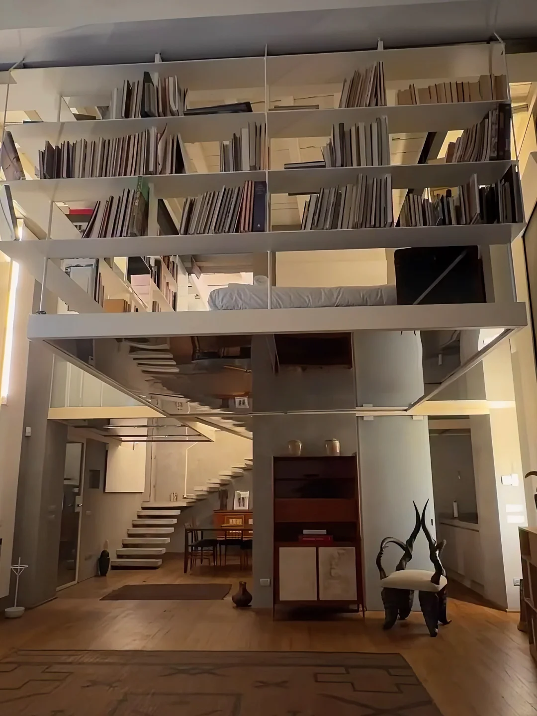 米兰最酷Airbnb📡穿越进星际穿越五维空间…