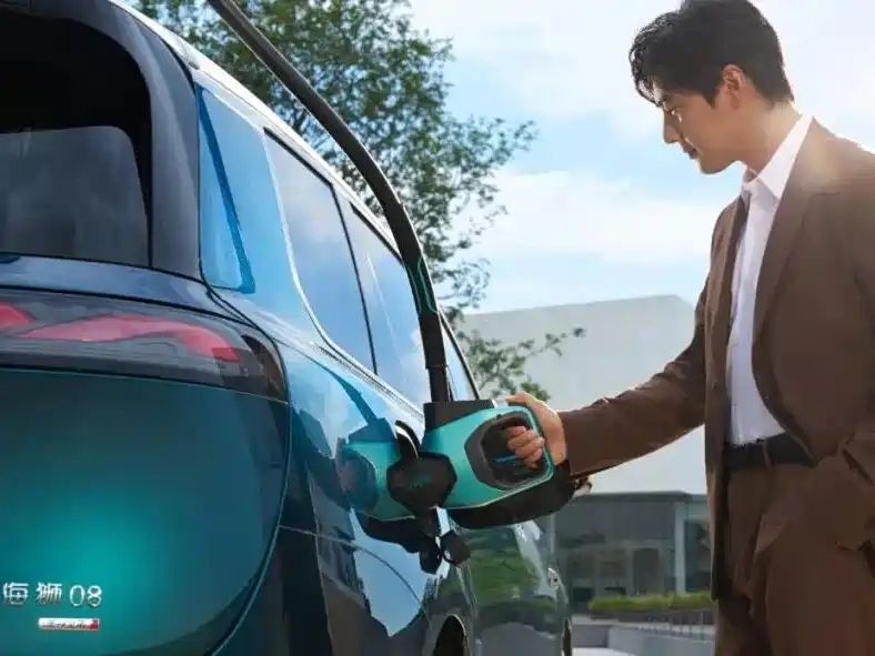 在国内买车可以闭眼入的五大车企
第一名：比亚迪
第二名：吉利汽车
第三名：五菱汽车
第四名：奇瑞汽车
第五名：长安汽车
选比亚迪不是将就，是追求品质生活的开始！

王阳新座驾比亚迪海狮08

实力派演员王阳选的新座驾比亚迪海狮08，最近热度很高，我专程到店静态体验+短途试驾，终于明白这台旗舰SU