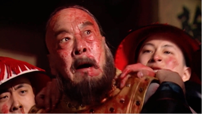 鳌拜不能喊康熙！盘点古装剧里三处容易忽略的历史误区

很多人都看过《康熙王朝》，鳌拜被擒的一幕让人印象深刻。大殿之上，鳌拜对着少年皇帝高声怒吼：康熙，你杀了我吧。

剧情看得酣畅淋漓，但是很少有人细想，放在真实的历史当中，鳌拜绝对不可能喊出“康熙”这两个字。

康熙是年号，是古代用来纪年的名号，皇帝