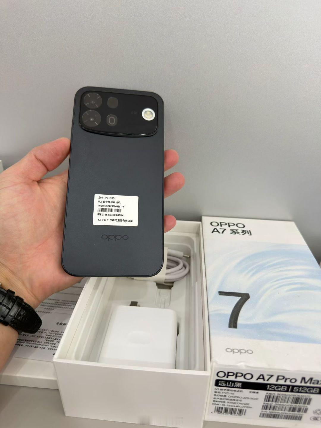 省钱优品
oppo A7 pro max黑色12+512g
仅激活20多天 全套充新  ​