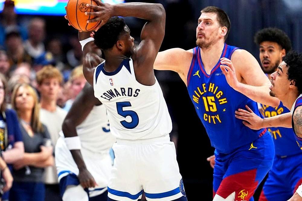 掘金队1-3落后，真别再全怪约基奇了。    G3那场球，缺了阿隆·戈...