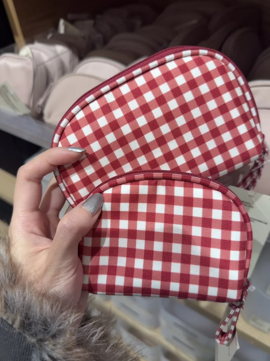 红色格子化妆包二选一！