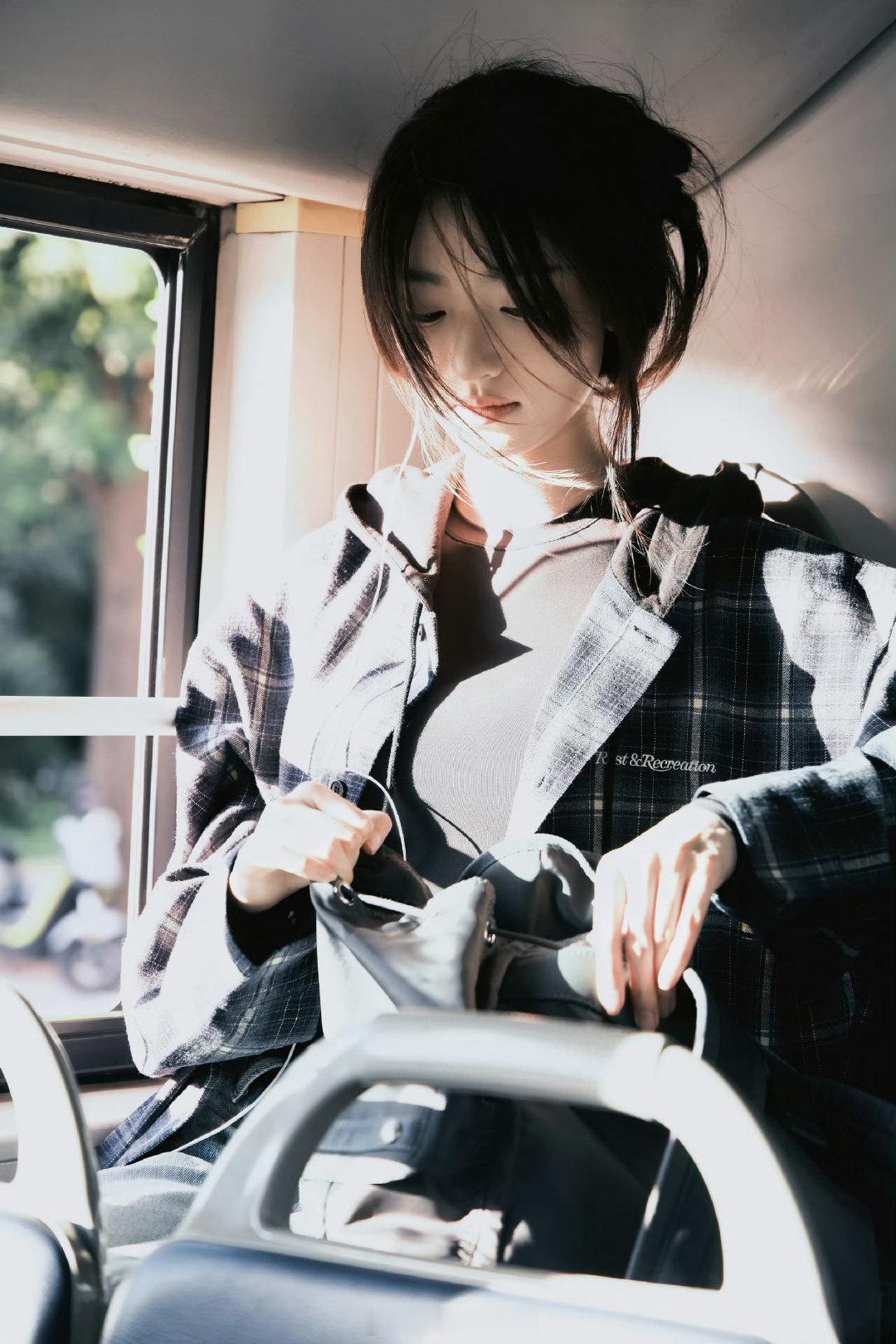 #杨雨潼[超话]##杨雨潼# 
“那年梨花瘦 你要走”
#原来田曦薇扇的是杨雨潼# ​