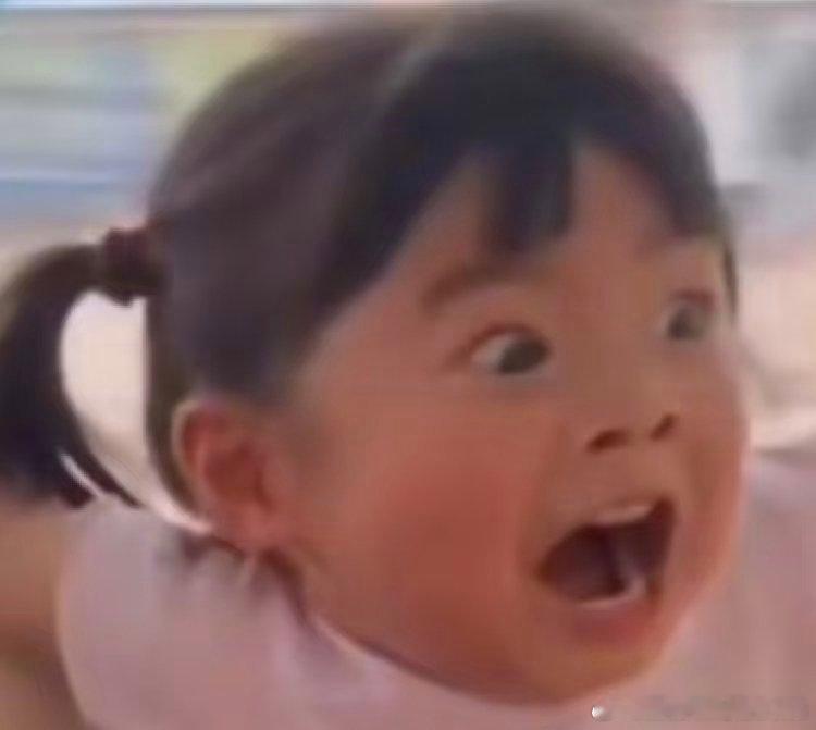 再一次被山东人的重男轻女的概念震惊到了！！
今天处室集体讨论孩子！我们山东处长（88年生人）的一番话，再次刷新了我对山东人的认知！
下面我分两点阐述[挖鼻][挖鼻]:
1.处长:“在我们山东家里没男娃儿出门就没面子！不好意思跟人家同桌喝酒吹牛！”此时一脸震惊！没关系，马上迎来好几脸震惊！
2.我 ​