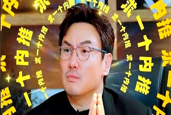 沈腾在节目里说自己没活干，真相是人家入行至今只演了25部电影，总票房却在2月就突破了400亿。

10月1日《现在就出发4》先导片里，沈腾看着忙碌的白敬亭，自嘲之前许愿休半年，结果现在工作真没了。看看他的成绩单，《李焕英》54亿，《满江红》45亿，《飞驰人生3》狂揽42.5亿直接挤进影史前十。这哪是