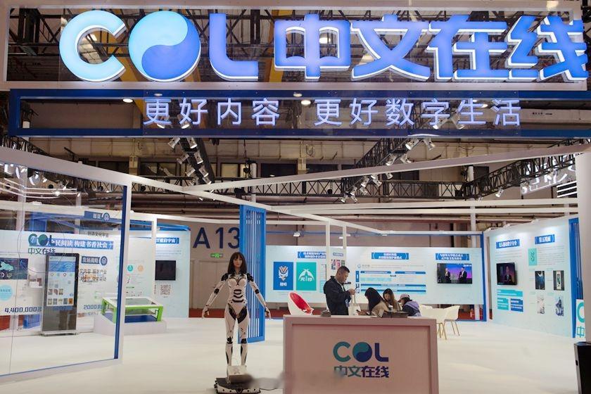 【中国半数token消耗靠AI短剧？视频生成超越编程成模型应用第一场景】近期，一项“短剧Token消耗占比55%”的数据被多家媒体研究机构转发，并形容为“国内一半算力用来造爽剧”，引起热议。

　　该数据原始出处为A股上市公司中文在线（300364.SZ）在6月3日举行的北京线下路演活动 ​