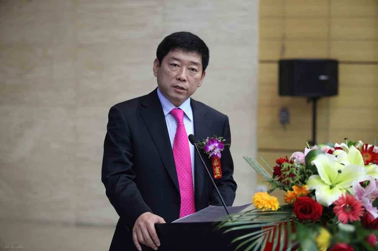 魏建军央视开怼：车企扎堆炫技，高管当场揭老底，暗流涌动谁买单