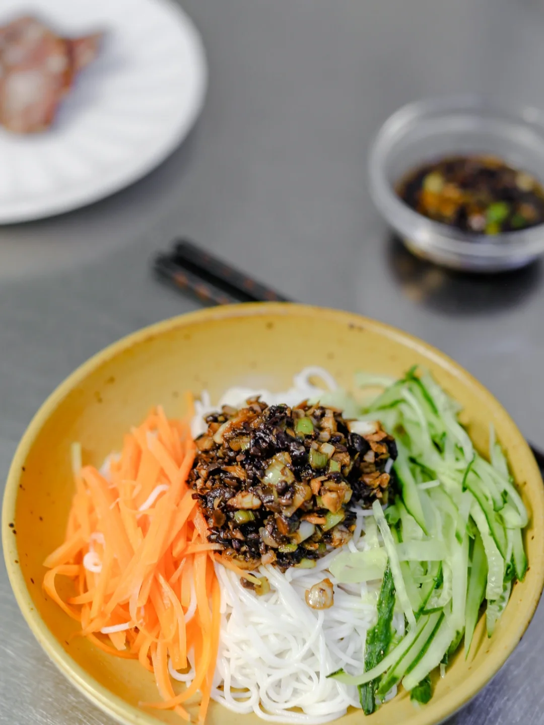 坚持做100种面不重样（98）豆豉拌米线