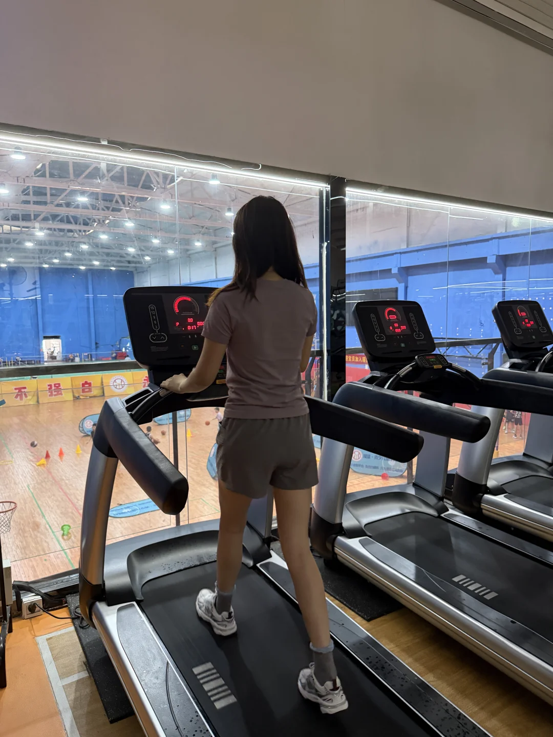 又是下班直接穿去健身房的一套