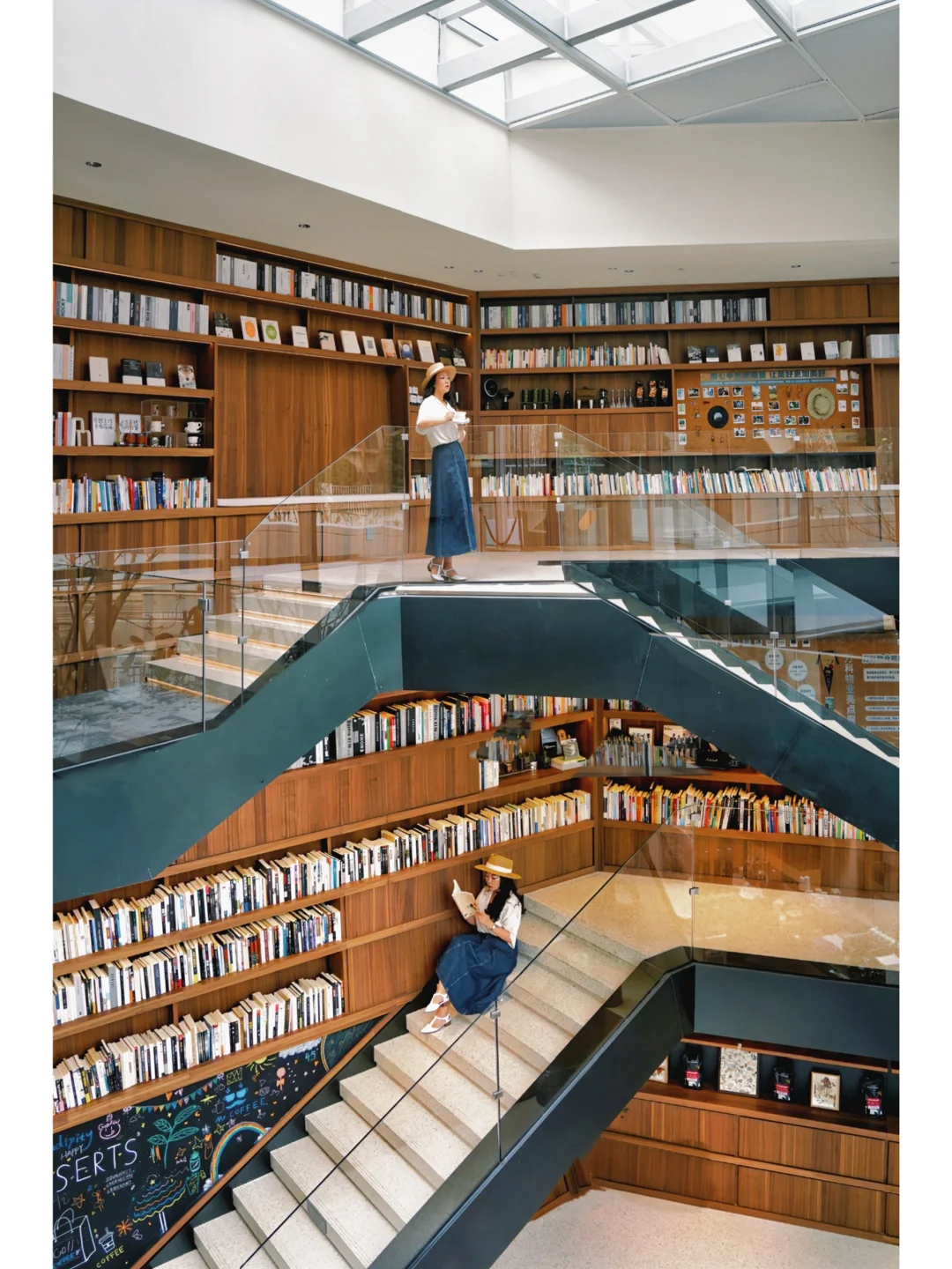 一家不正经的小众书店｜不卖书但咖啡免费喝