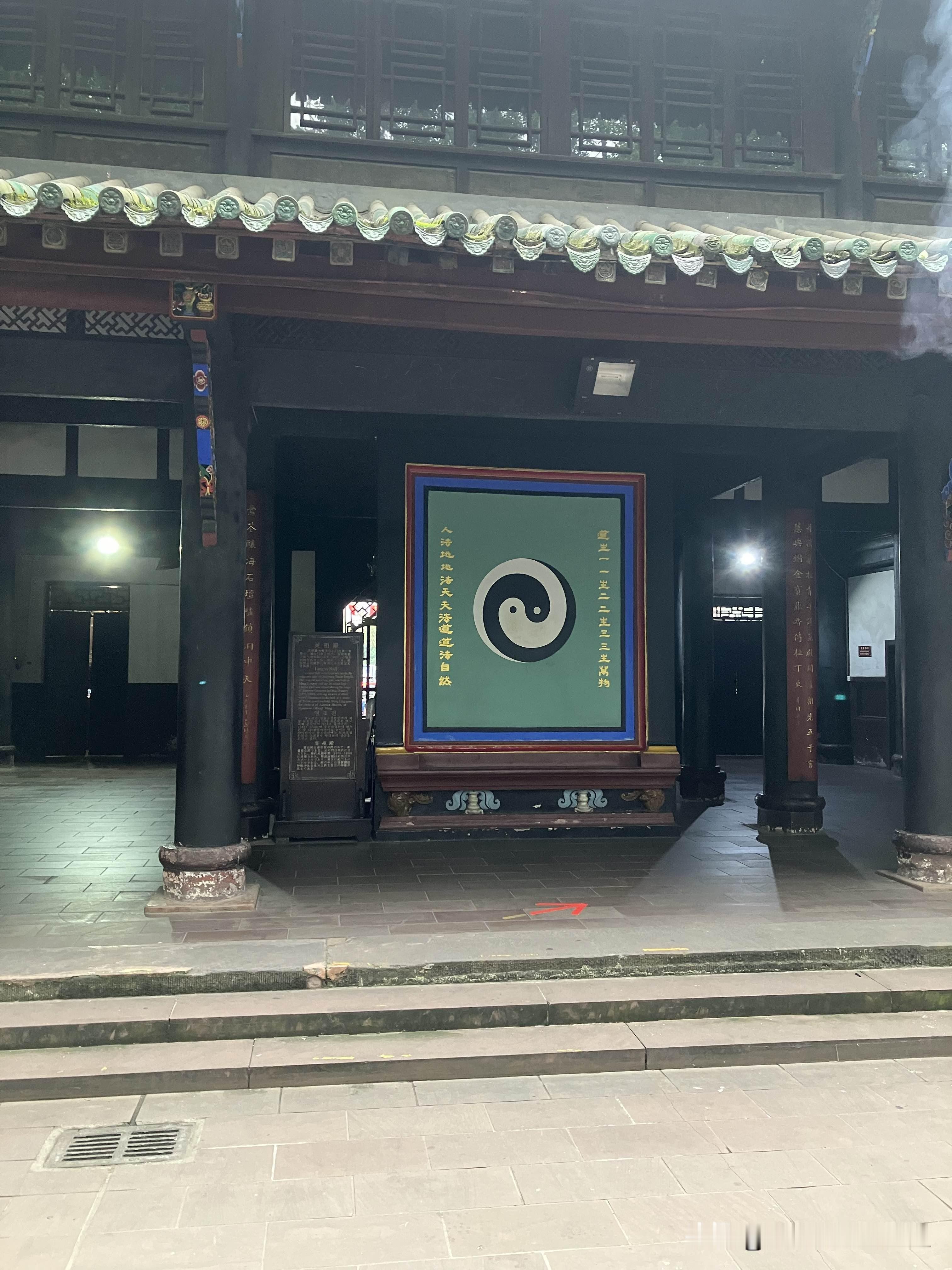 道门四类修炼法门核心逻辑简介
（目标全部是长生成仙，只是路径不同）
1. 外丹（方仙道）
核心逻辑：金石乃天地至精，久埋不坏；服食金石丹药，把金石不朽之性移植到肉身，肉身直接长存、白日飞升。

2. 上清存思（茅山）
核心逻辑：人身自有五脏、丹田诸神，天界有天真大神；以存思、诵经、斋戒感通内外神灵，