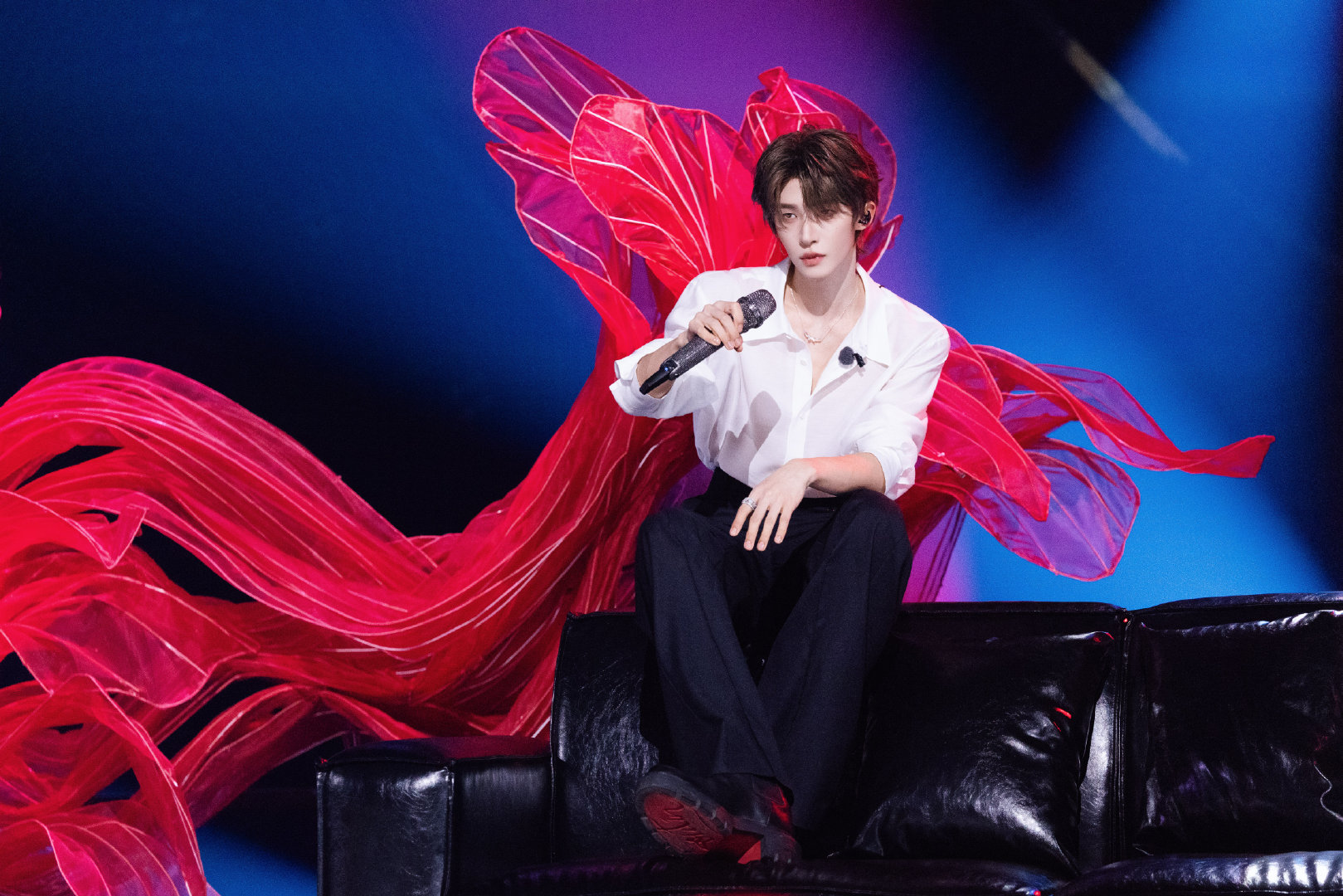 #刘宇杨丞琳唱跳红线# 黑键蓄满暗涌，步伐改写引力。#天赐的声音7##天赐的声音# ​