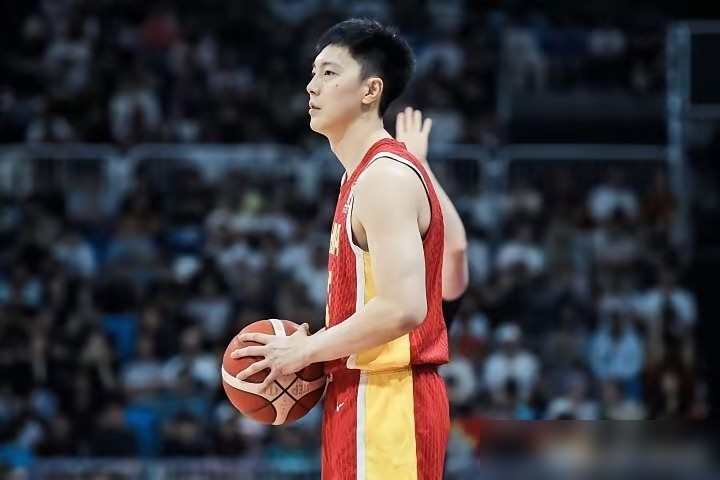 2026年男篮亚运会第二天战况如下，中国男篮将迎战强队巴林男篮。
2026年爱知名古男篮亚运会进行第二天，四组对决全部结束，具体战况如下：
中国男篮大胜哈萨克斯坦，而巴林男篮爆了个大冷门，在9月11日的比赛里以89比85险胜劲敌菲律宾。尽管菲律宾的奥夫泰纳狂砍31分，但也完全抵挡不住巴林的内线双