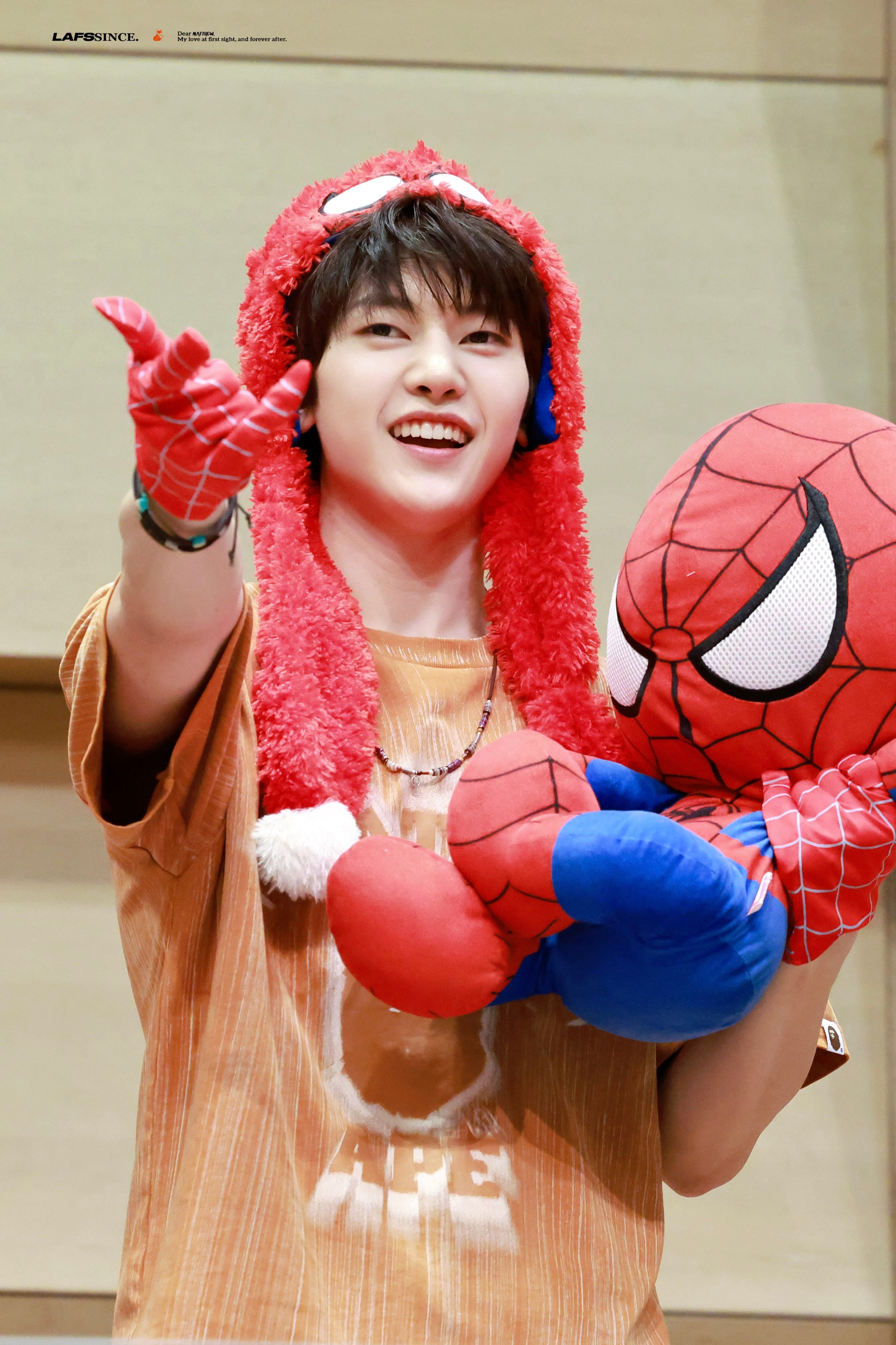 #石马修MATTHEW[超话]#  🦊#甜心狐狸石马修#🥞#清甜气泡石马修#
260825 索尼线下签售
啊…我们的小可爱🥹
可爱的蜘蛛侠

©️chickenyasen ©lafssincen19
#石马修##石友铉##seokmatthew#
——————————————
搬运by梨梨
💼『招新公告』
📆 『安利计划』 ​