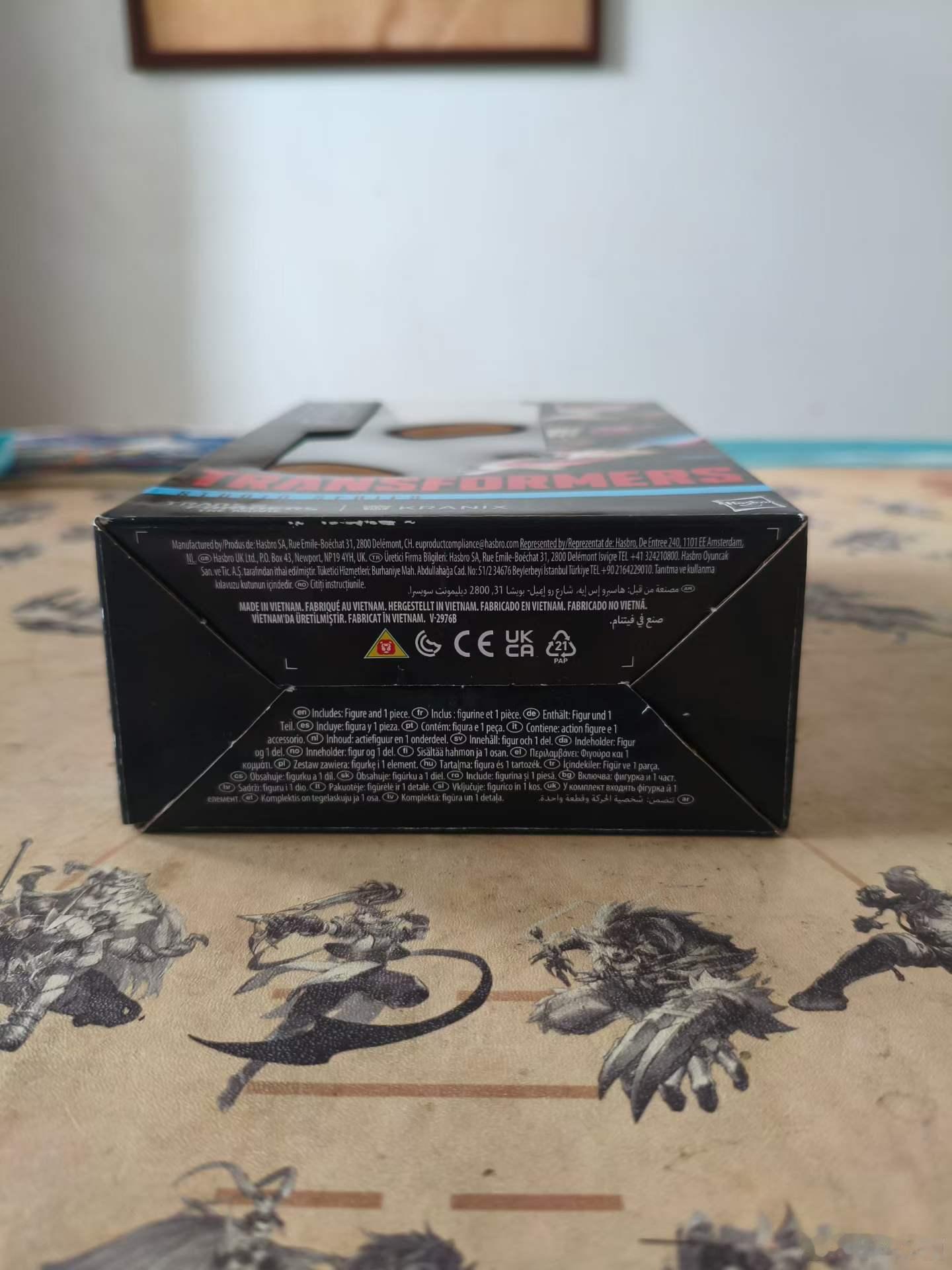九月一日，上午在，收到86，充电器后，下午让，朋友下单，86线最后，一个D级，玩具克兰，尼克斯，这个直接，人形站柜，不变飞船，算是为了，凑人物，而买吧，上午到手，的充电器，原文说，是无盒的，结果到手，却是个，有盒的，而且还是，个已经，变成车子，的充电器，不用自己，变形成，载具是，非常 ​