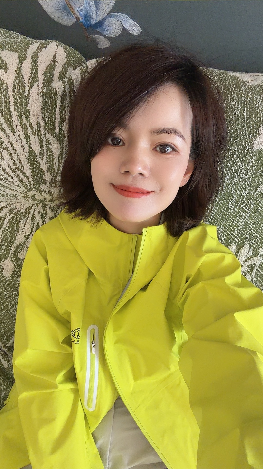我真是喜欢穿冲锋衣啊！这件福利款，想买的加我。 ​​​