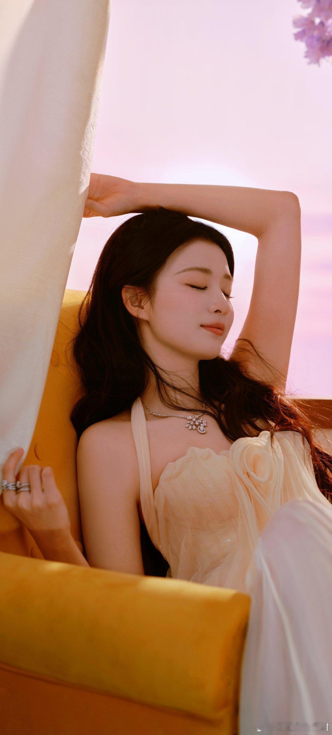 #王楚然[超话]# 姐姐好美❤️❤️❤️ ​