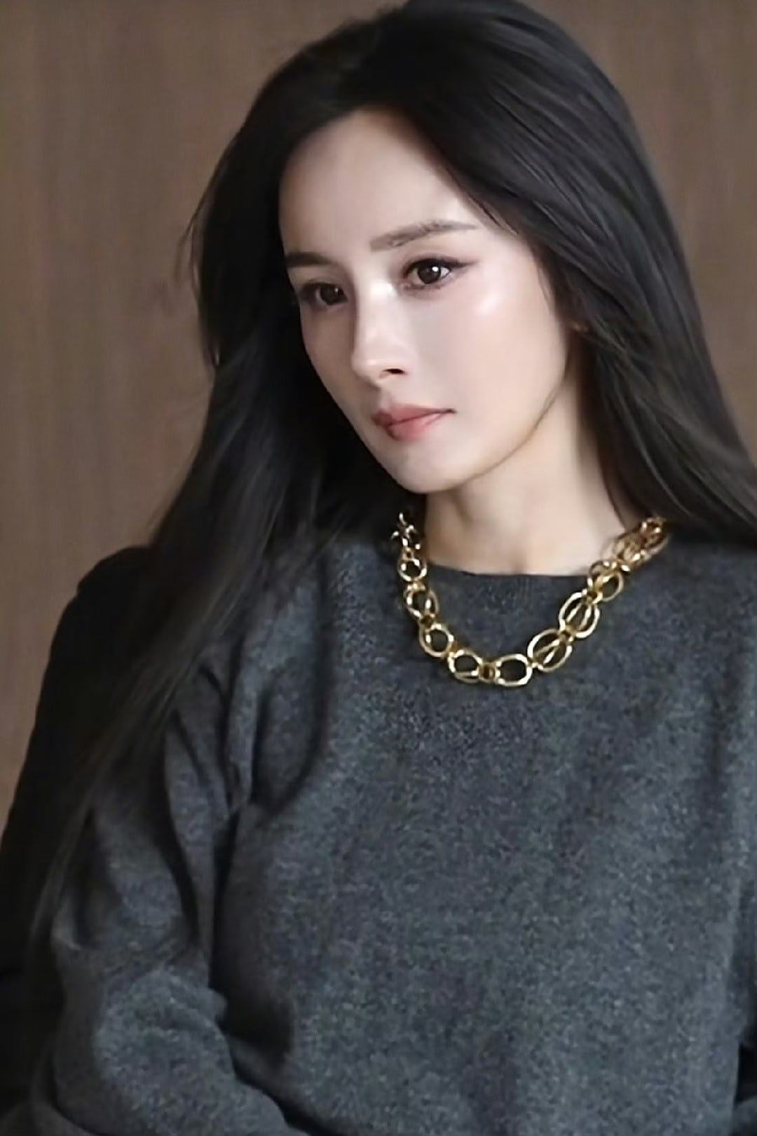 #杨幂[超话]##看见杨幂手背不笑的都是老绷家了##杨幂捐赠物资驰援西藏# ​