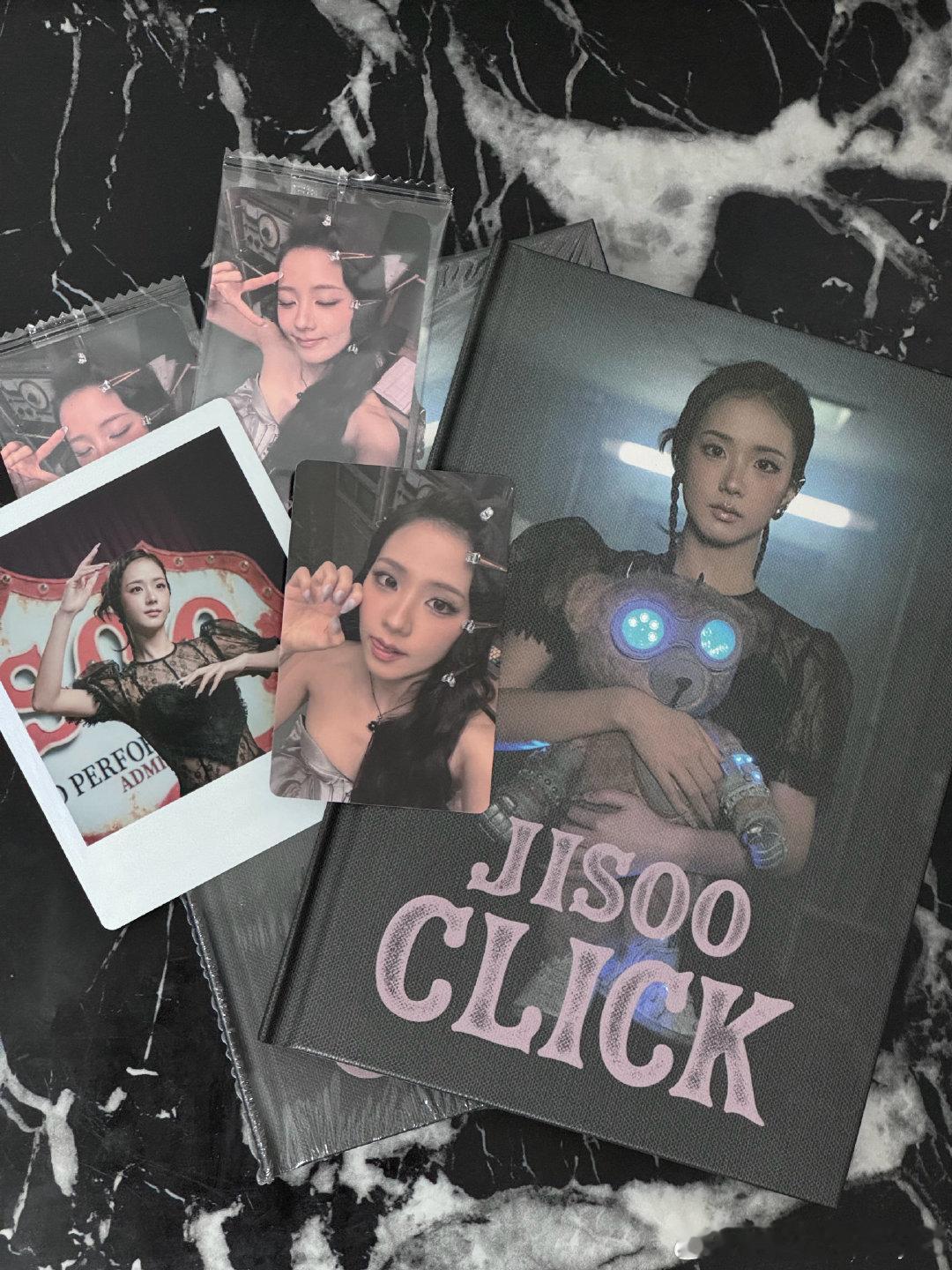 #kimjisoo[超话]#  晒图[二哈]JISOO·CLICK ​