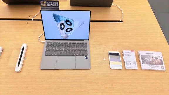 来，看这台笔记本！💻
