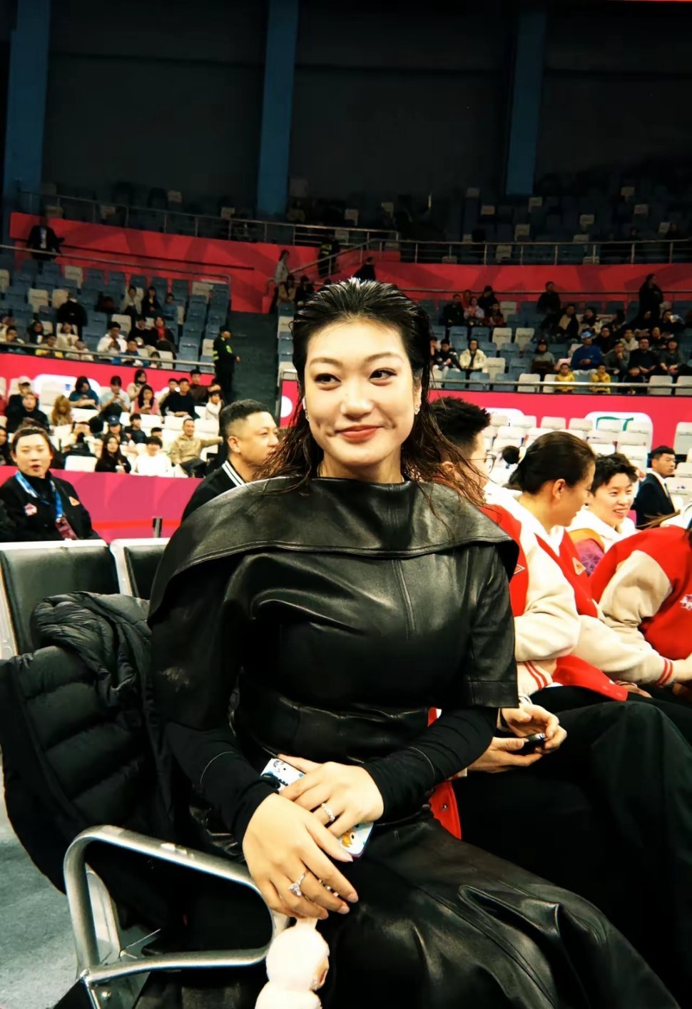 看了李梦在WCBA上的独特打扮，就明白她为什么会冒天下之大不韪毅然和张...