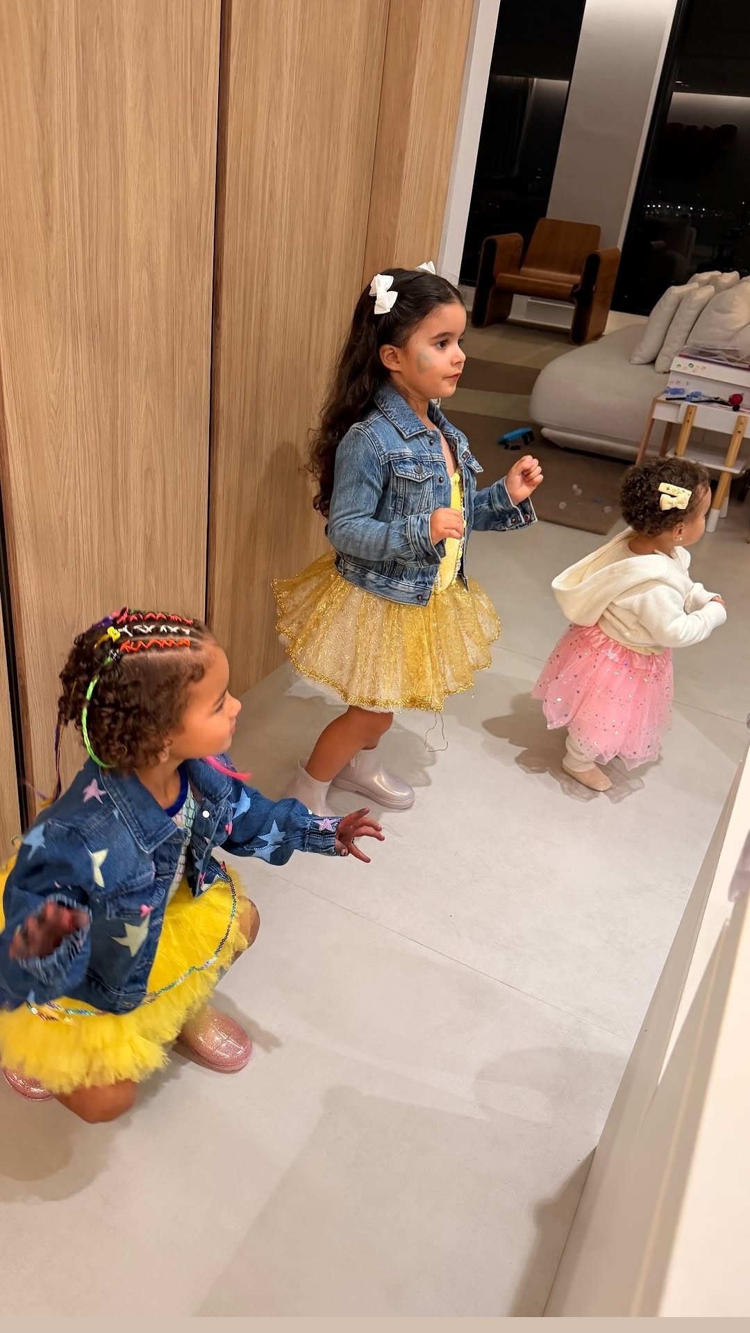 #mavie[超话]#小姐妹们的聚会时间🥰Mavie穿的是水晶鞋😊#内马尔##mavie##mel# ​