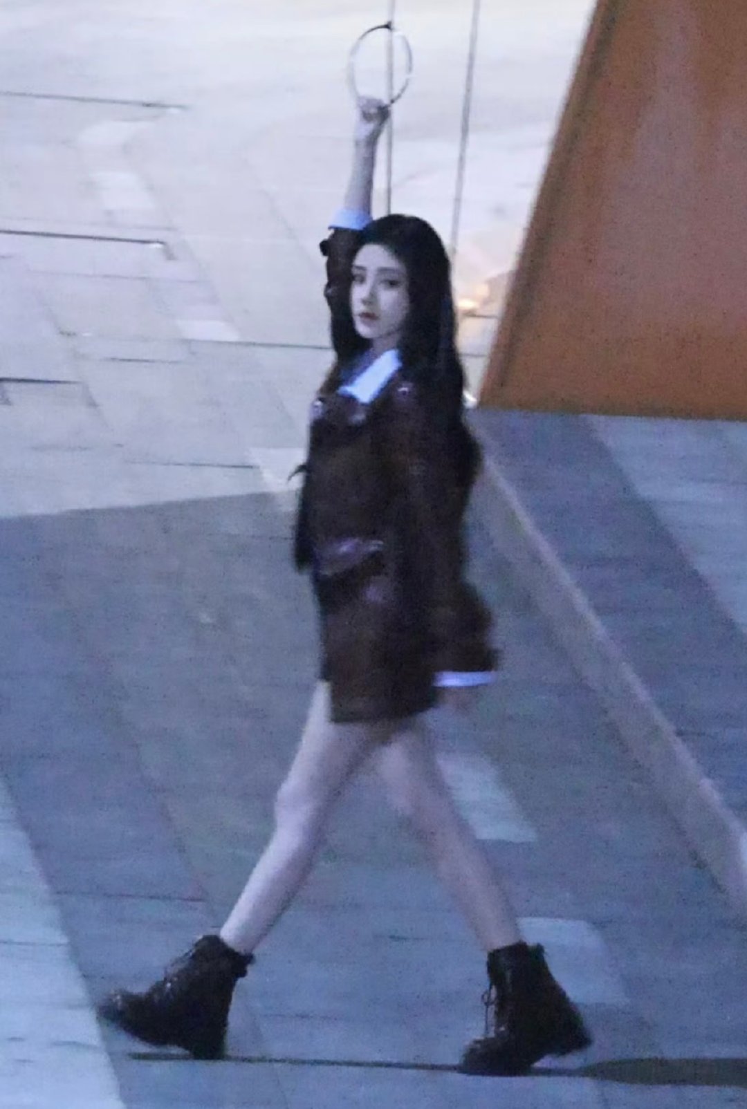 笑晕，好像公交车上的拉环，松弛感拉满 ​