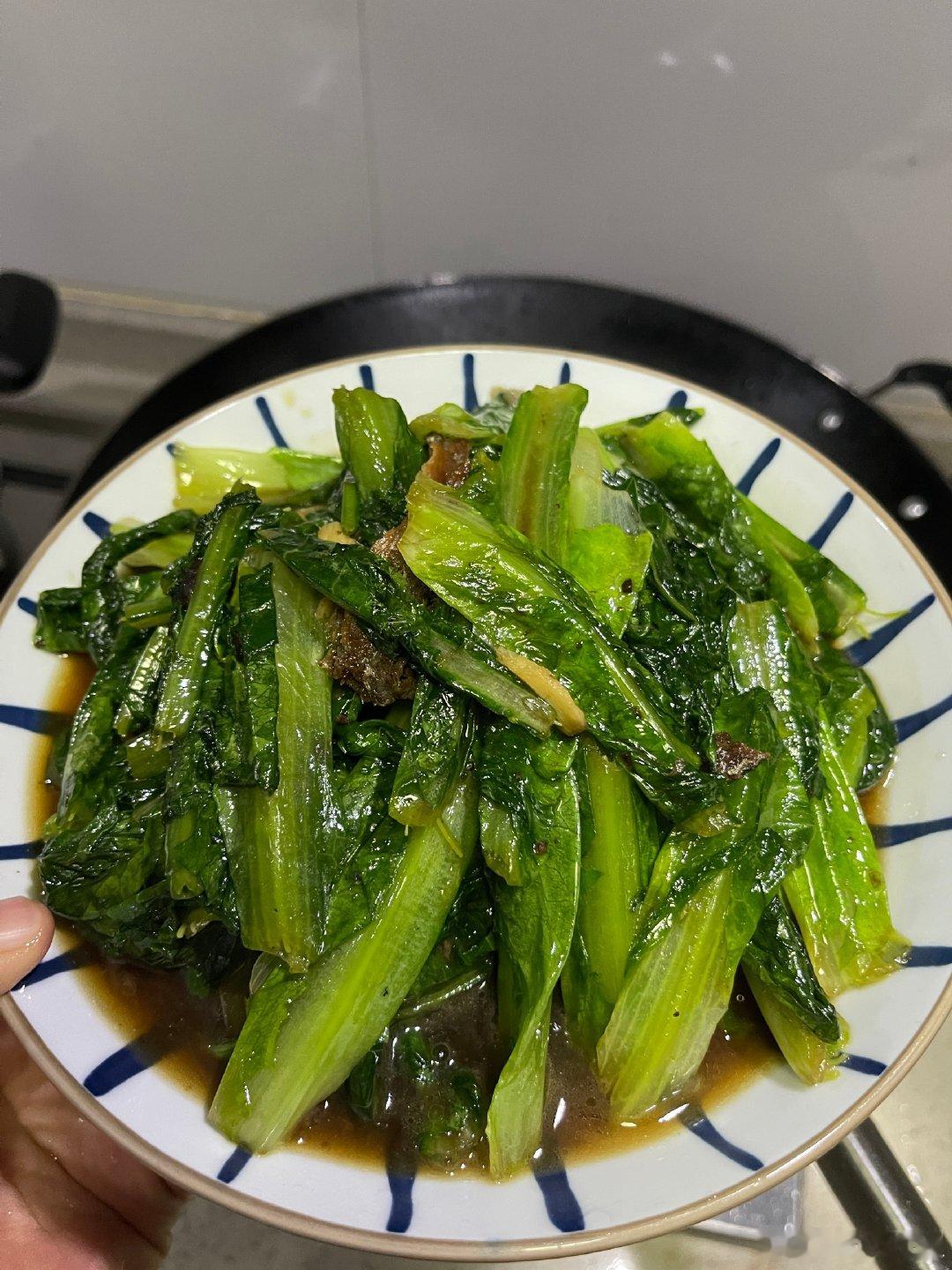 吃饭啦🍽️
两花混炒(腰花鱿鱼)
清汤白腩
豆豉鲮鱼炒买菜
#美食生活日记##一日三餐# 

下午娃和队友在家门口看斯诺克深圳公开赛
兴奋的娃，今天是决赛，
我是没啥兴趣，在家呆着，享受我自由时刻[笑而不语]
#记录生活# ​