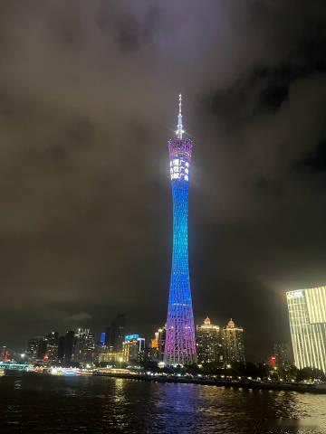 晚上的广州塔还是很美的，跟东方明珠不同韵味<span class="u...