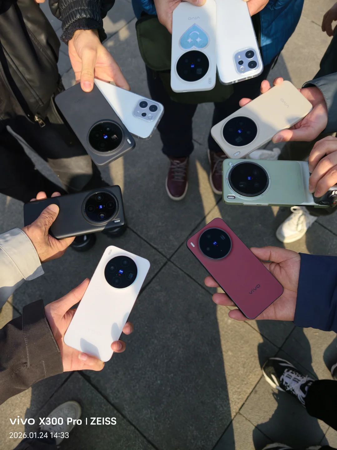 这是掉进vivo老窝里了？ 今天，在合肥，和一群热情的v粉朋友们在一起...