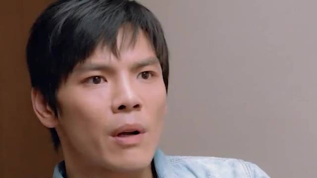健身房里那句“喝粉才能长肌肉”，骗了多少人？向佐在综艺里自曝把肾喝成了70岁——这话一出口，评论区炸了锅。
向佐在《大哥小助理》里说，当年为了快速练出肌肉线条，把蛋白粉冲得特别浓、长期超量喝，结果走路都困难，婚检时医生直接告知：肾的状态相当于70多岁老人。后来停了补剂、调养治疗，才慢慢缓过来。
先说