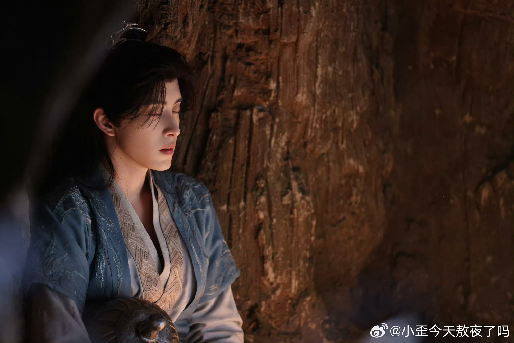 #敖瑞鹏李长寿# ｜#敖瑞鹏师兄太稳健#

所有谩骂如潮而来 我捂着耳朵继续爱他𝑨𝒍𝒍 𝒕𝒉𝒆 𝒂𝒃𝒖𝒔𝒆 𝒄𝒂𝒎𝒆 𝑰 𝒄𝒐𝒗𝒆𝒓𝒆𝒅 𝒎𝒚 𝒆𝒂𝒓𝒔 𝒂𝒏𝒅 𝒄𝒐𝒏𝒕𝒊𝒏𝒖𝒆𝒅 𝒕𝒐 𝒍𝒐𝒗𝒆 𝒉𝒊 ​