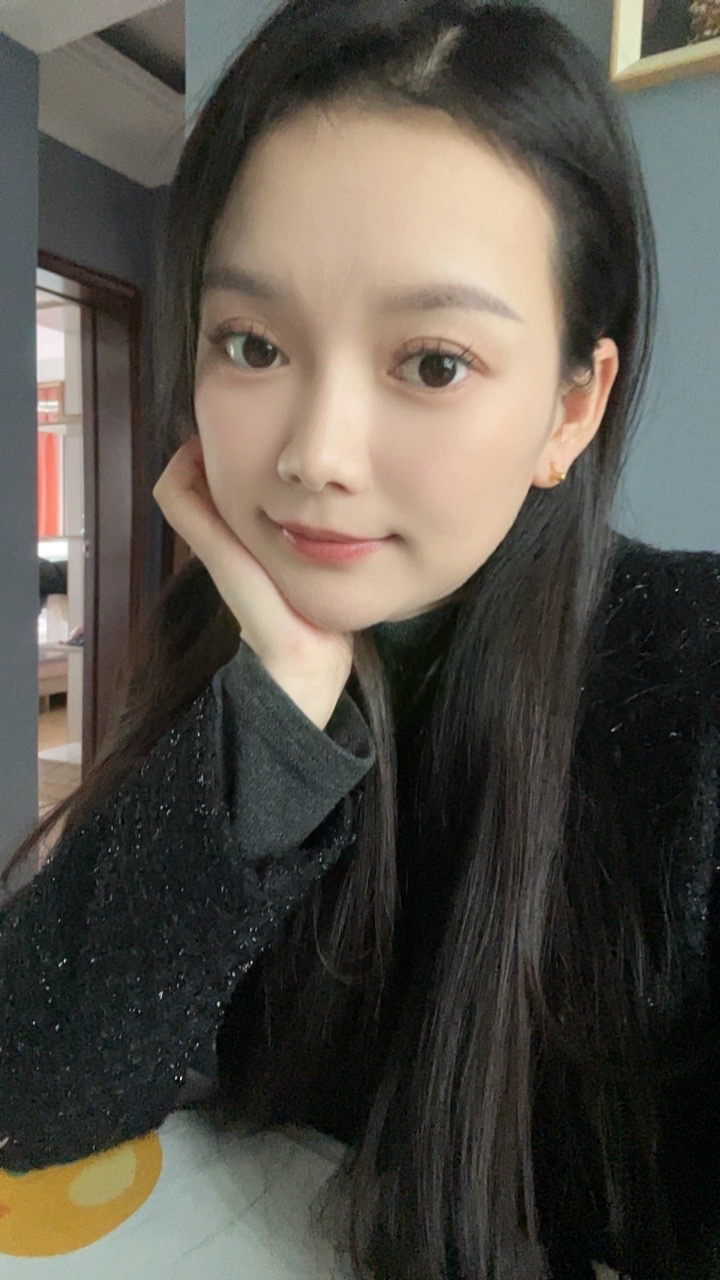 一转眼到了穿袄子都不暖和的季节🍂 我看大街上穿短裤丝袜的小姐姐你们不冷吗😂