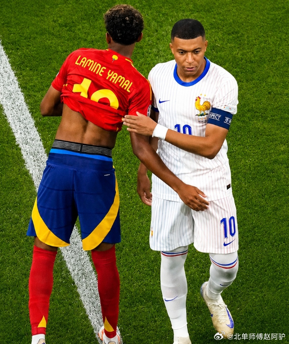 西班牙2-0完胜法国，时隔16年挺进世界杯决赛，没想到这场是西班牙踢得...