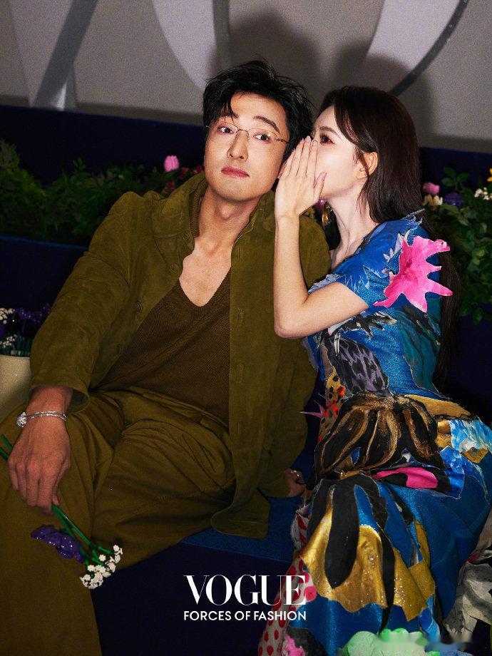 #孟子义王传君有什么是我不能听的# 捕捉到VOGUE红毯上场前有两个人窃窃私语，很神秘也很可爱……你俩唠啥悄悄话呢给我听听！！！[羞嗒嗒] ​​​#孟子义[超话]##王传君[超话]# ​