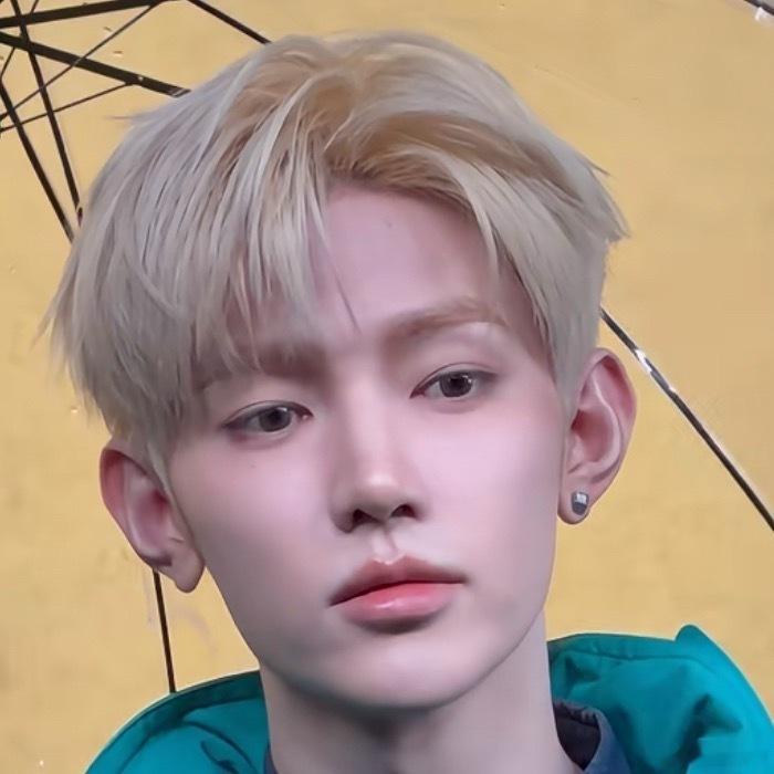 #男明星红毯 无聊# 为啥感觉男明星走红毯没什么新意  他们好像平常活动也这个发型这样穿 女明星每次都很卷 是不是侧面证明男星更容易赚米？#vogue红毯# ​