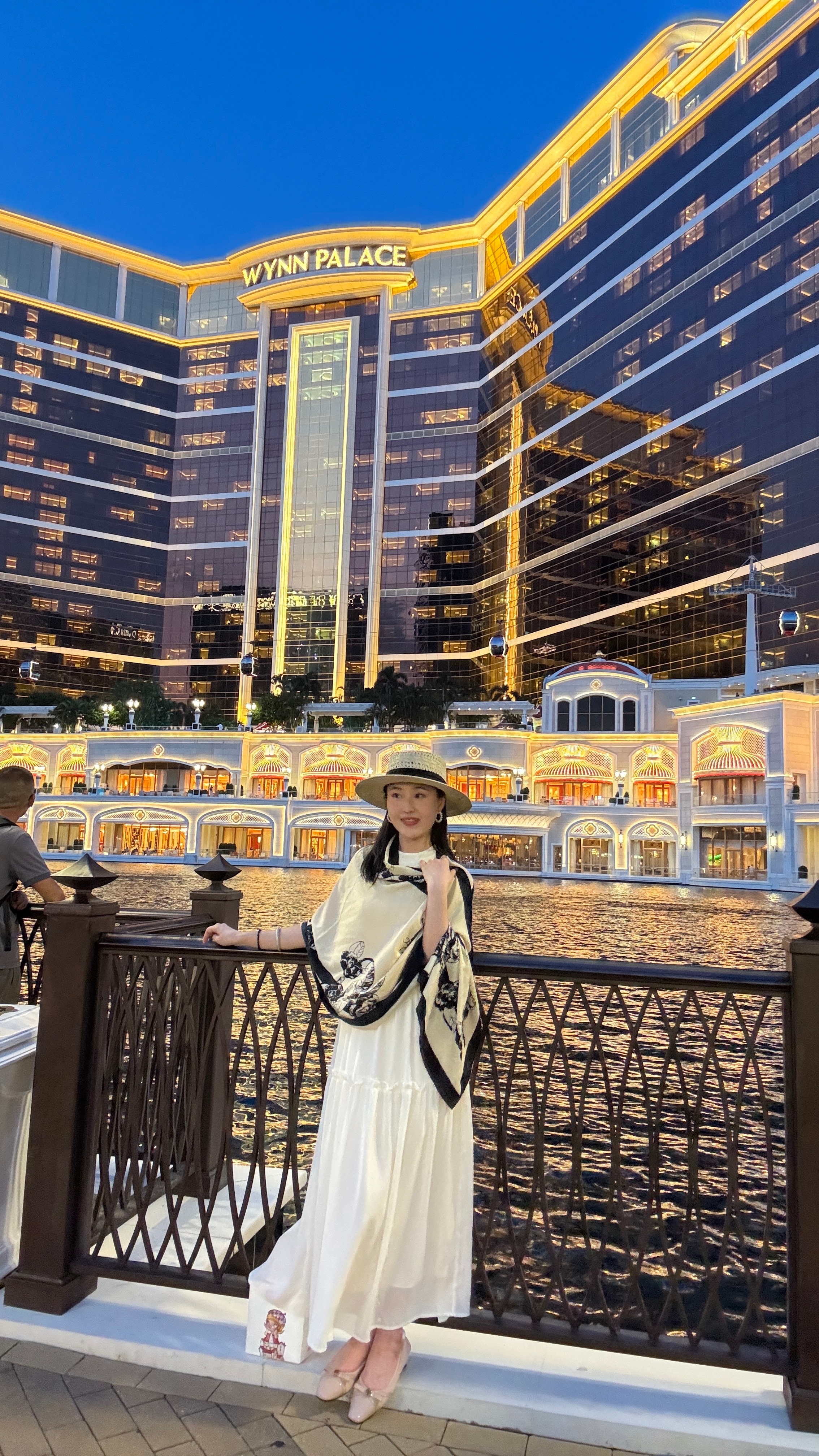 #是Xuan[超话]#  过于抓马的一天
墨镜丢了、大疆增广镜丢了、手机/大疆屏幕都摔坏了、没看到发财树表演、人在威尼斯点到了银河店的奶茶
但！片出了！！还抽到了小米！！！不算太糟糕哈哈哈哈哈哈哈哈哈哈哈哈  ​